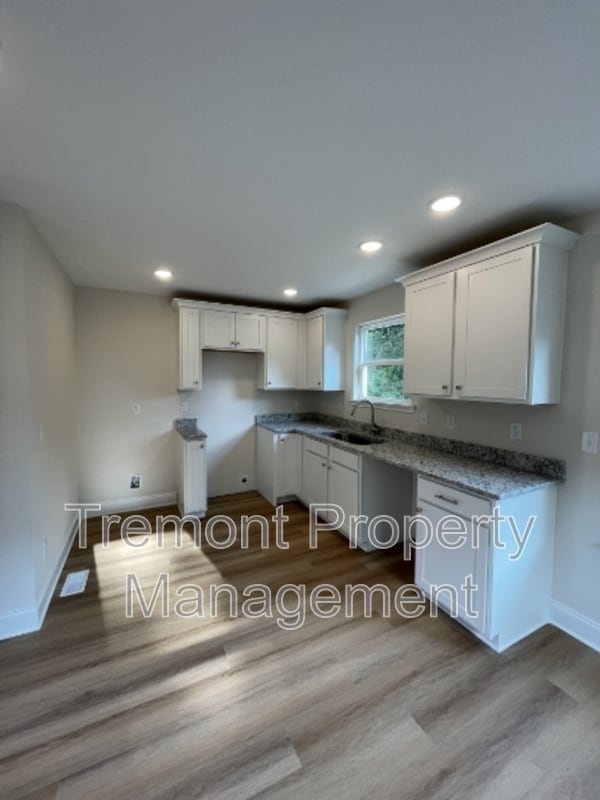 Building Photo - 1409 E 50th St