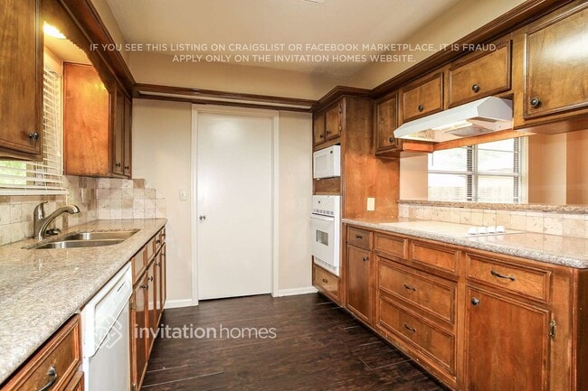 Foto del edificio - 5318 Woodville Ln