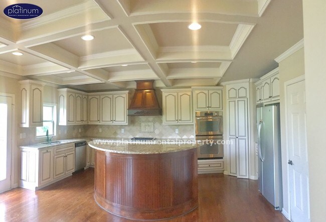 Building Photo - 9070 Maple Run Trl