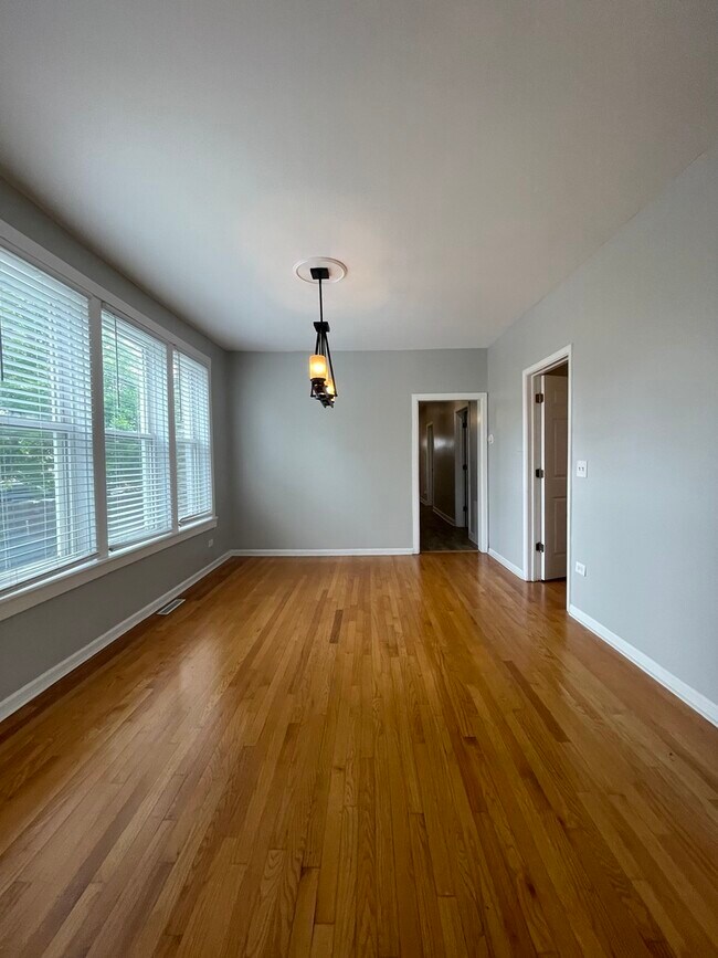 Foto del edificio - 2416 N Springfield Ave