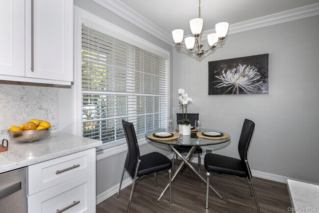 Building Photo - 1703 Saddle Rock Rd