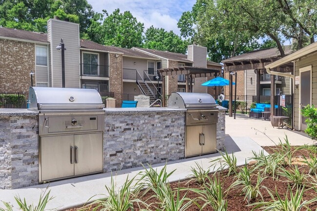 Foto del edificio - Oak Run Manor Apartments