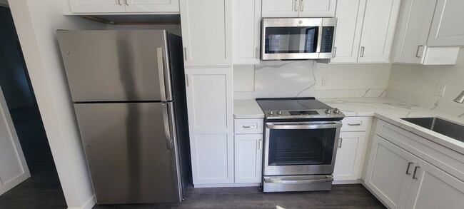 Foto del edificio - Single Bed Available Newly Renovated Build...
