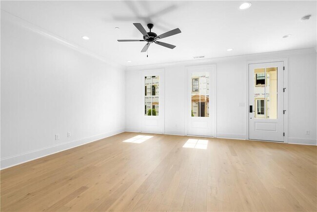 Foto del edificio - 655 Mayfair Ct