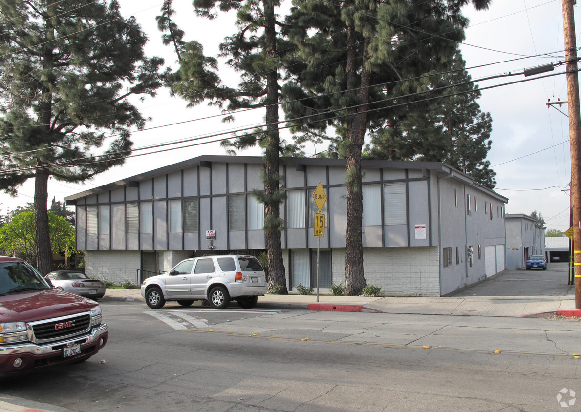 Building Photo - Orange Grove Apartments