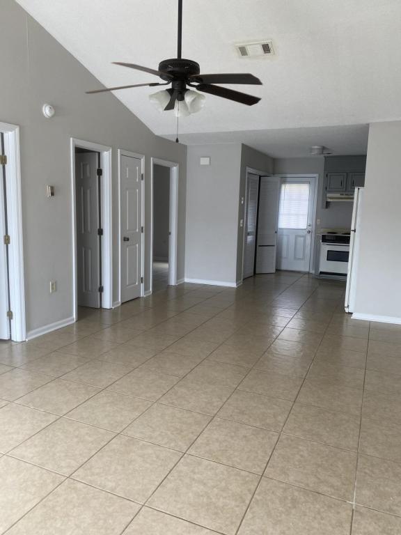 Foto del edificio - 140 Lanier Dr