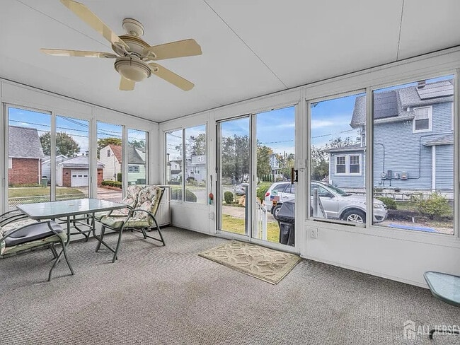 Foto del edificio - 143 Safran Ave