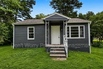 Building Photo - 1005 True Ln