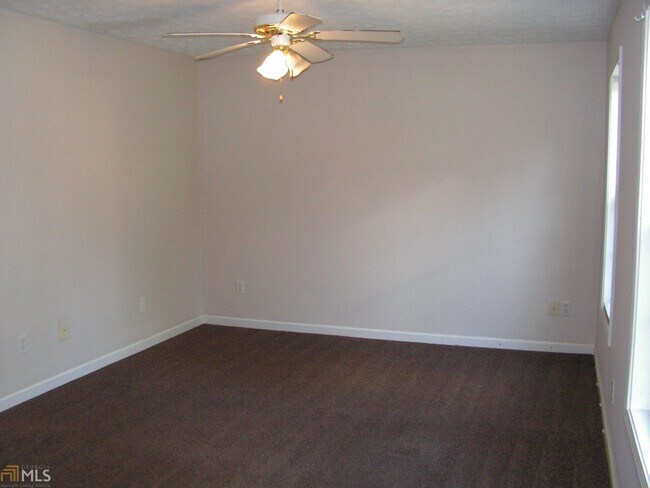 Building Photo - 260 Griffith Street