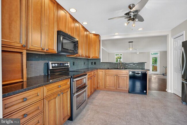 Building Photo - 6836 Kerrywood Cir