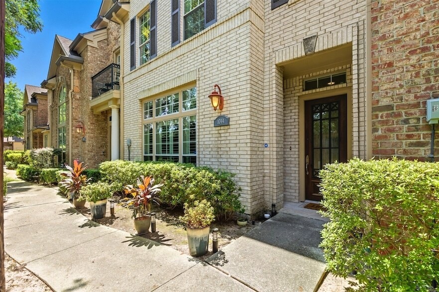 Foto principal - 1044 Memorial Village Dr