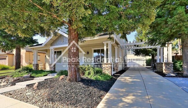 Building Photo - Very Nice Elk Grove 3bd/2.5ba Home with Bo...