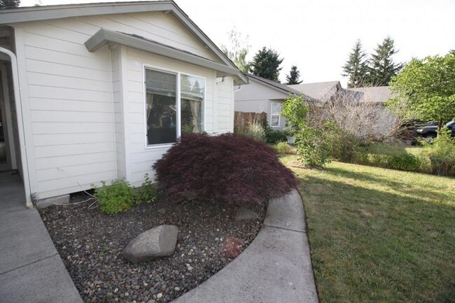 Building Photo - 214 NE 170th Ave