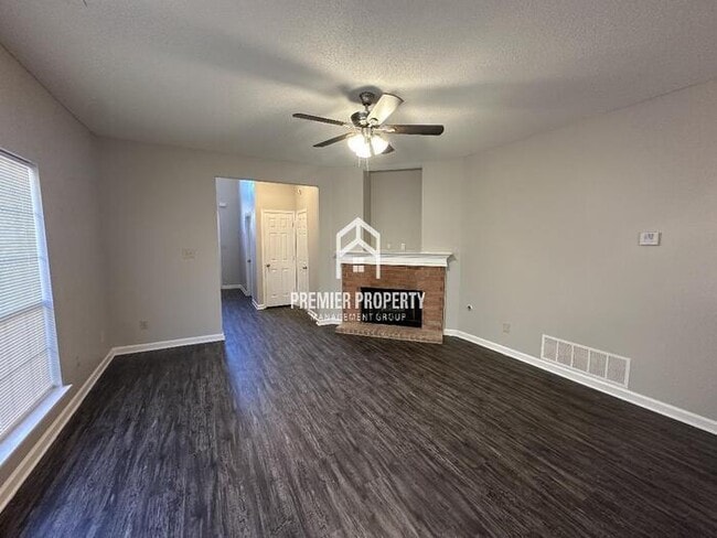 Foto del edificio - 6643 Whitten Pine Dr
