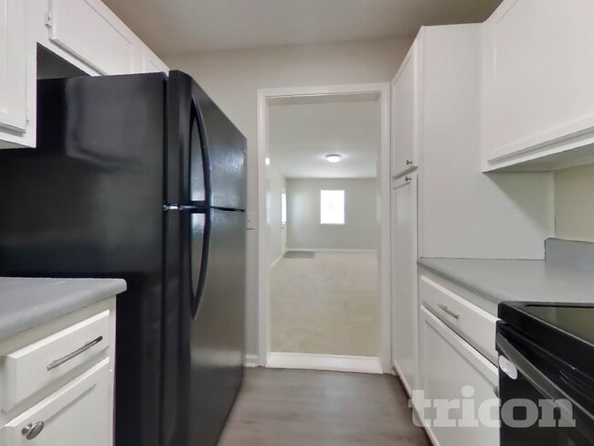 Building Photo - 510 Surveyor Walk