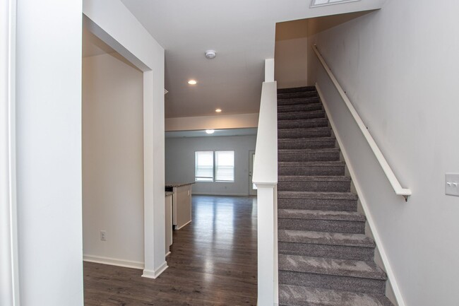 Building Photo - BEAUTIFUL 3 Bedroom Townhome Bonterra Vill...