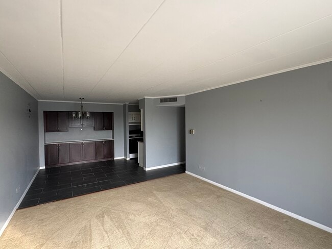 Building Photo - 300 S Roselle Rd