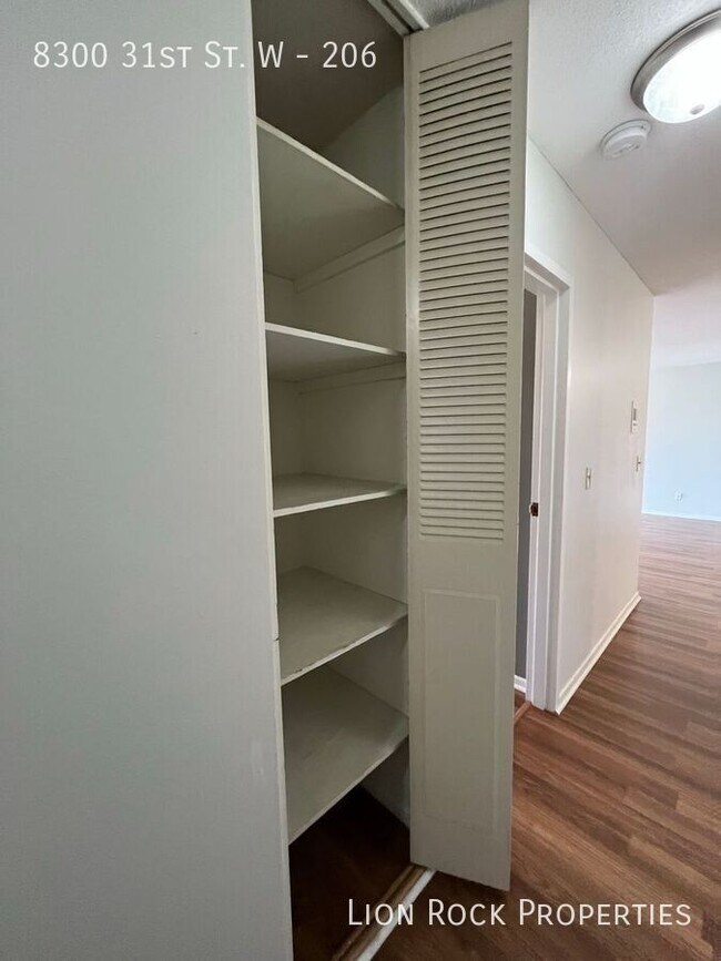 Foto del edificio - 8300 W 31st St