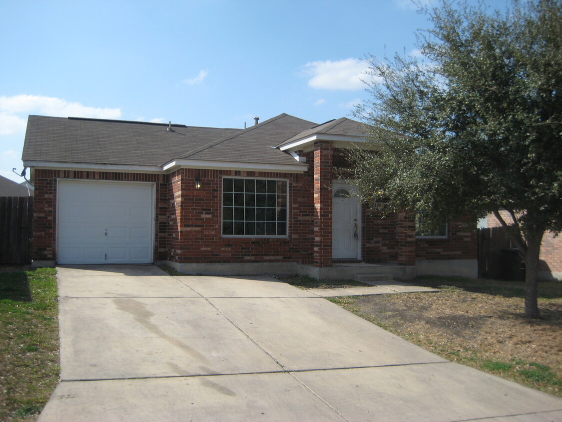 Foto principal - NICE 3 BR HOME W/ COUNTRY KITCHEN*CERAMIC ...