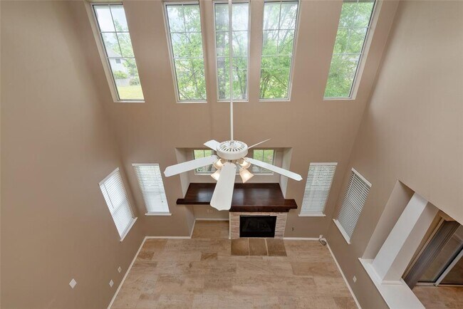 Foto del edificio - 94 Woodlily Pl