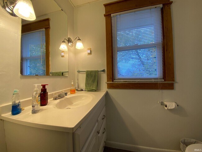 Foto del edificio - 315 E University St