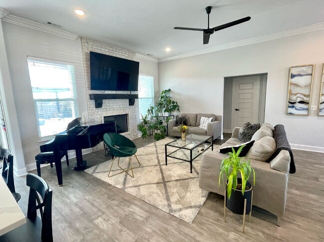 Foto del edificio - 2014 W Chandler Ave