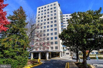 Building Photo - 10201 Grosvenor Pl