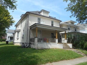 Building Photo - 734 1/2 Putnam St