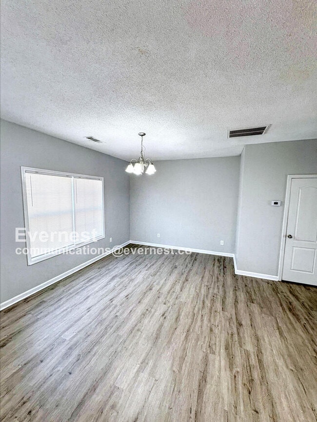 Building Photo - 8625 Thomas Ln