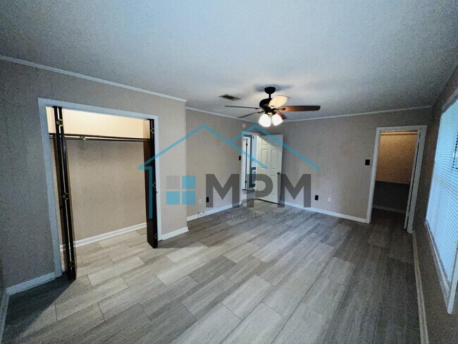 Foto del edificio - 105 Hilltop Dr