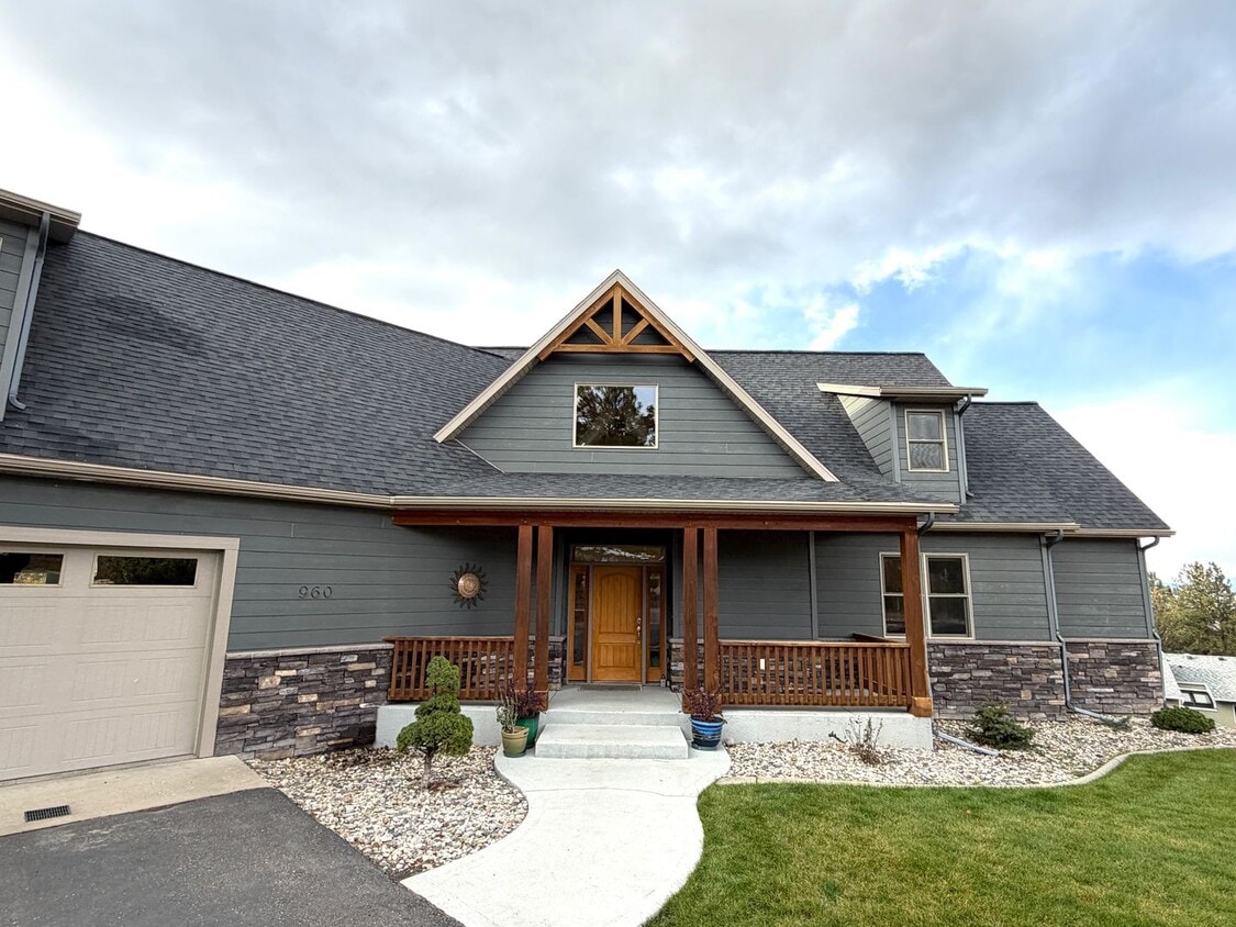 Foto principal - Absolutely Stunning, 6-Bed 3.5 Bath Execut...