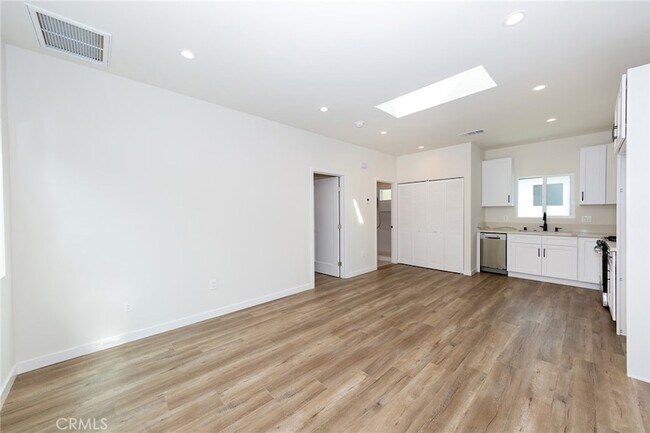 Foto del edificio - 2361 Moss Ave