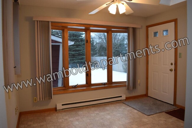 Foto del edificio - 3 bed 1 1/2 bath cape cod