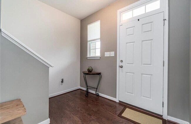 Foto del edificio - 4007 Island Park Ct