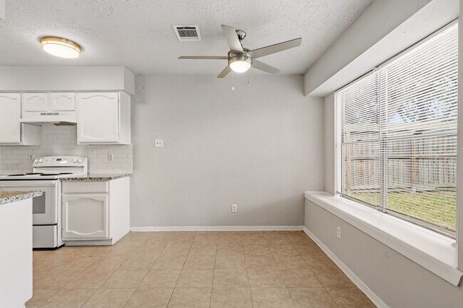 Foto del edificio - 1310 Mossridge Dr