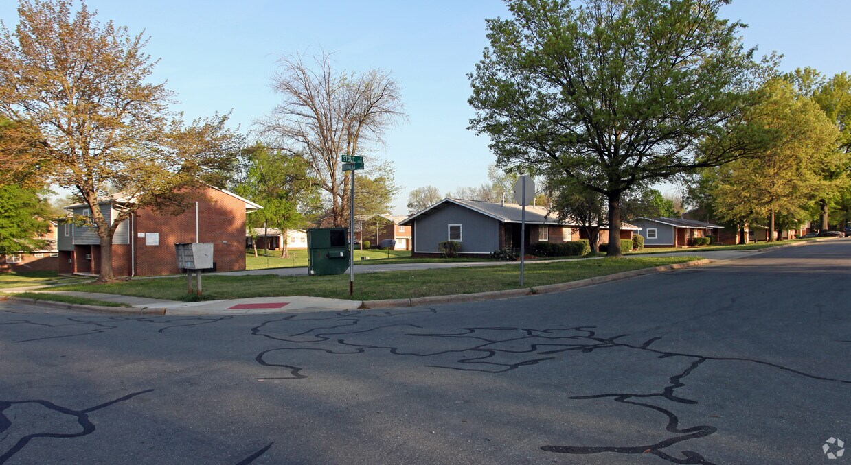 Building Photo - Maplebrook