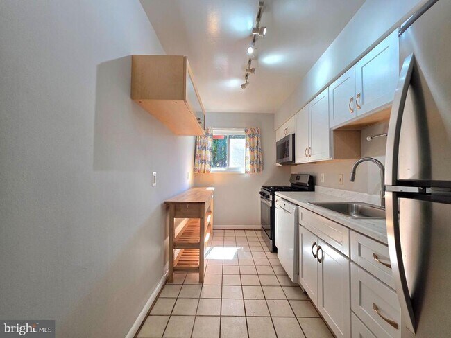 Foto del edificio - 2704 Dartmouth Rd
