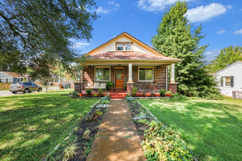 Foto principal - 2247 Burbank Ave