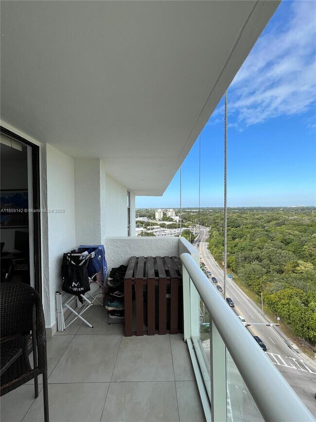 Foto del edificio - 13499 Biscayne Blvd