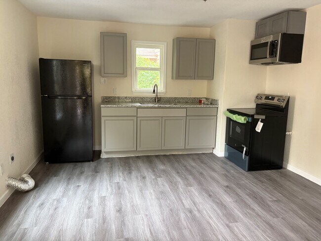 Foto del edificio - 1927 W Mayfield Blvd