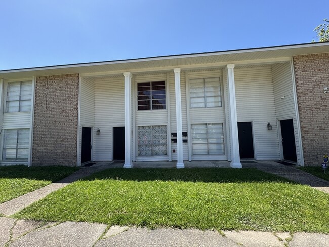 Building Photo - 2630 Kelli Dr