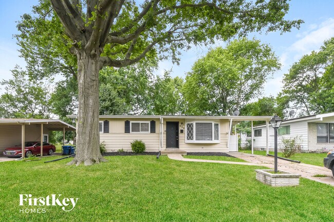 Foto del edificio - 530 Bardot Dr