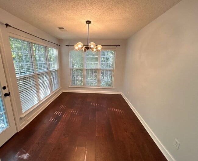 Building Photo - The Oaks on Lake Carolina