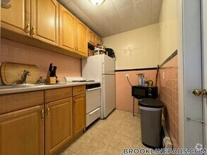 Building Photo - 1063 Beacon St