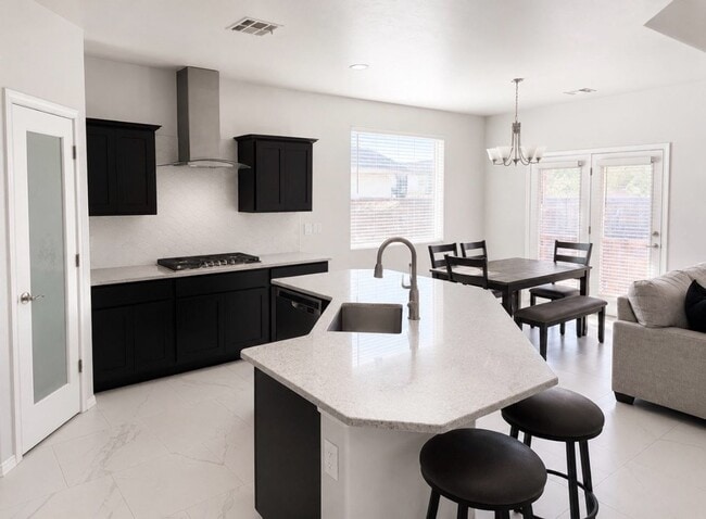 Building Photo - odern Living, Prime Location, Endless Convenience