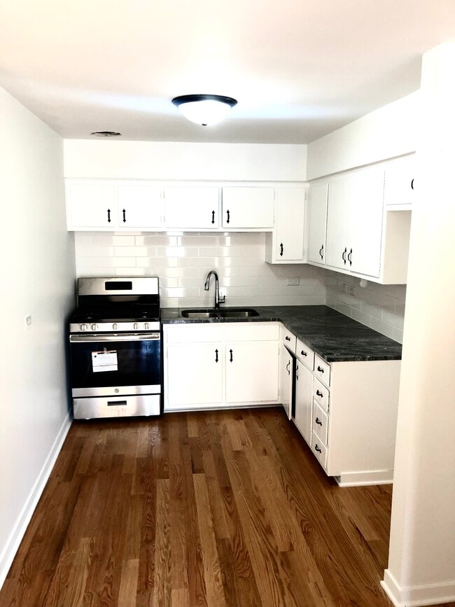 Building Photo - 11009 S Kedzie Ave