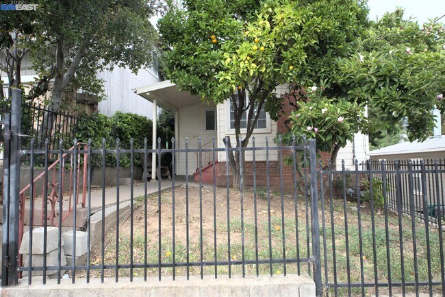 Foto del edificio - 2856 Georgia St