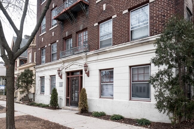 Building Photo - 829 N Cass St