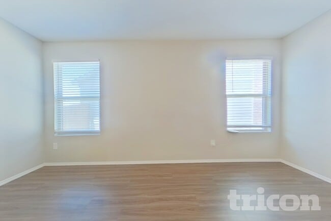 Building Photo - 405 Falling Star Dr