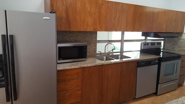 Building Photo - 609 Beverly Dr